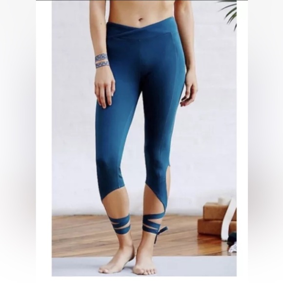 Free people FP Movement Turn Out Leggings in Sapphire - Picture 3 of 10